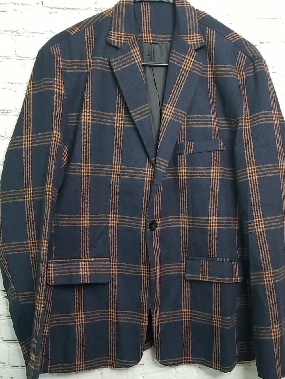 Source Unknown mens jacket size Small black w/ tan plaid pattern EUC